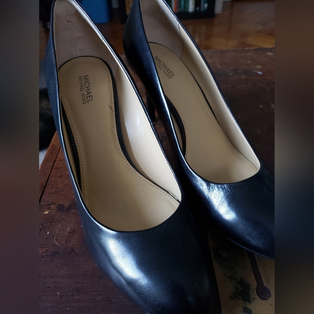 Michael/Michael Kors leather heels